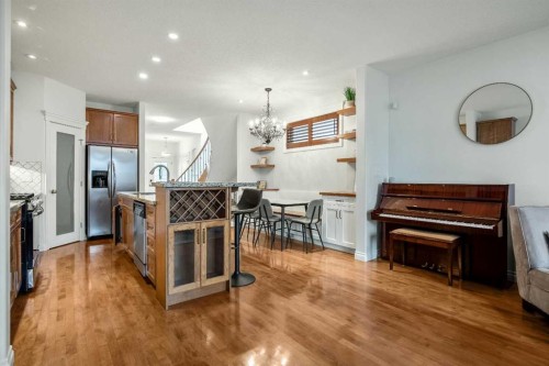 522 22 Avenue Ne, Calgary, AB - Indoor Photo Showing Kitchen With Stainless Steel Kitchen