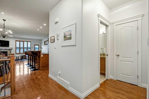 522 22 Avenue Ne, Calgary, AB - Indoor Photo Showing Other Room
