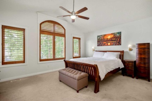 522 22 Avenue Ne, Calgary, AB - Indoor Photo Showing Bedroom