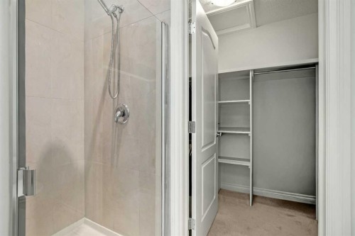 522 22 Avenue Ne, Calgary, AB - Indoor Photo Showing Bathroom