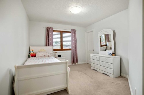 522 22 Avenue Ne, Calgary, AB - Indoor Photo Showing Bedroom