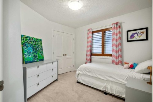 522 22 Avenue Ne, Calgary, AB - Indoor Photo Showing Bedroom
