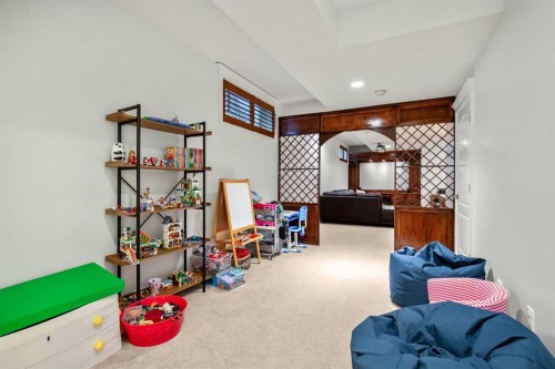 522 22 Avenue Ne, Calgary, AB - Indoor Photo Showing Other Room