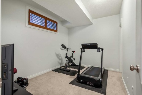 522 22 Avenue Ne, Calgary, AB - Indoor Photo Showing Gym Room