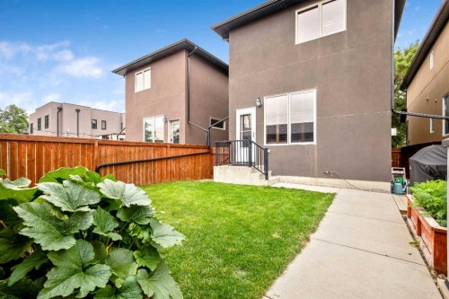 522 22 Avenue Ne, Calgary, AB - Outdoor With Exterior