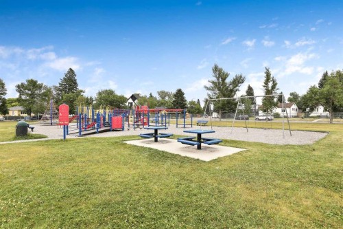 522 22 Avenue Ne, Calgary, AB - Outdoor