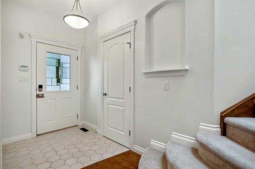 522 22 Avenue Ne, Calgary, AB - Indoor Photo Showing Other Room