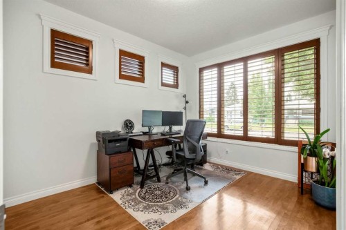 522 22 Avenue Ne, Calgary, AB - Indoor Photo Showing Office