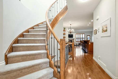 522 22 Avenue Ne, Calgary, AB - Indoor Photo Showing Other Room