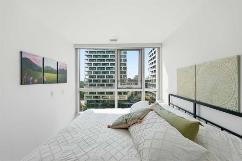 628-88 9 Street Ne, Calgary, AB - Indoor Photo Showing Other Room
