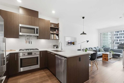 628-88 9 Street Ne, Calgary, AB - Indoor Photo Showing Kitchen With Double Sink With Upgraded Kitchen