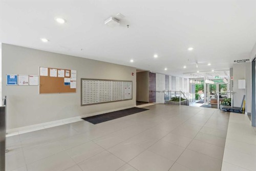 628-88 9 Street Ne, Calgary, AB - Indoor Photo Showing Other Room