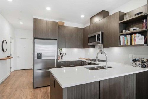 628-88 9 Street Ne, Calgary, AB - Indoor Photo Showing Kitchen With Double Sink With Upgraded Kitchen