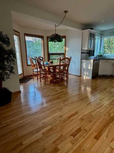151 Riverside Mews Se, Calgary, AB - Indoor