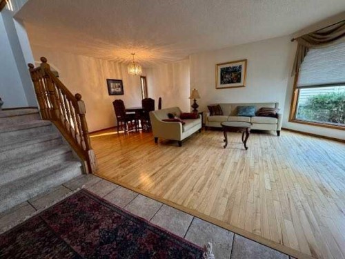 151 Riverside Mews Se, Calgary, AB - Indoor
