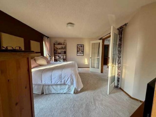 151 Riverside Mews Se, Calgary, AB - Indoor Photo Showing Bedroom