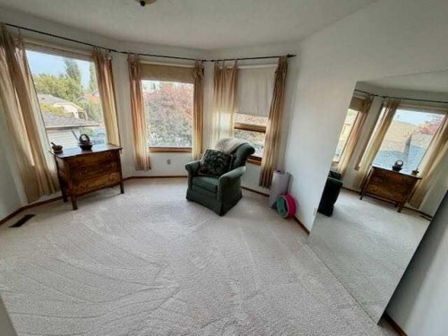 151 Riverside Mews Se, Calgary, AB - Indoor