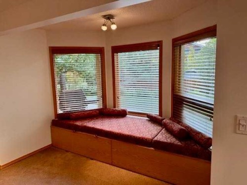 151 Riverside Mews Se, Calgary, AB - Indoor