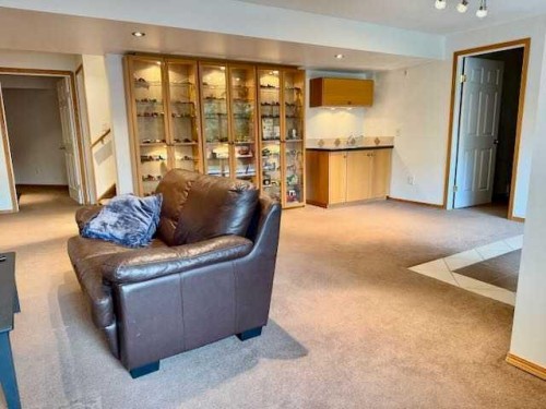 151 Riverside Mews Se, Calgary, AB - Indoor