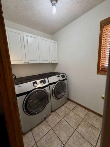151 Riverside Mews Se, Calgary, AB - Indoor Photo Showing Laundry Room