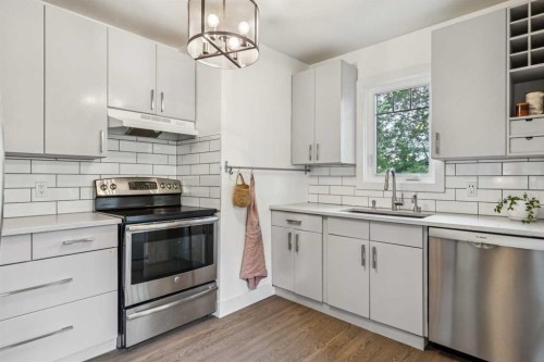 1644 16 Street Se, Calgary, AB - Indoor Photo Showing Kitchen With Stainless Steel Kitchen With Upgraded Kitchen