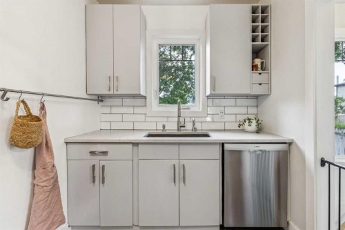 1644 16 Street Se, Calgary, AB - Indoor Photo Showing Kitchen