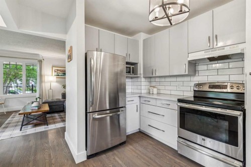 1644 16 Street Se, Calgary, AB - Indoor Photo Showing Kitchen With Stainless Steel Kitchen With Upgraded Kitchen
