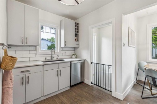 1644 16 Street Se, Calgary, AB - Indoor Photo Showing Kitchen