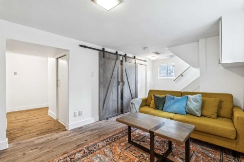 1644 16 Street Se, Calgary, AB - Indoor Photo Showing Living Room