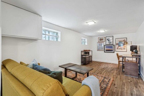 1644 16 Street Se, Calgary, AB - Indoor Photo Showing Living Room