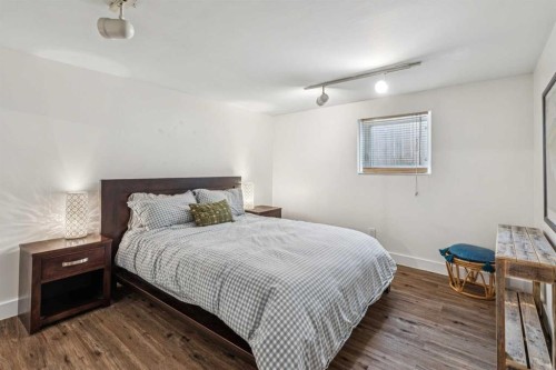 1644 16 Street Se, Calgary, AB - Indoor Photo Showing Bedroom