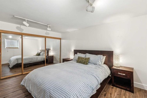 1644 16 Street Se, Calgary, AB - Indoor Photo Showing Bedroom