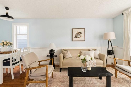 813 3 Avenue Nw, Calgary, AB - Indoor Photo Showing Living Room
