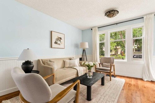 813 3 Avenue Nw, Calgary, AB - Indoor Photo Showing Living Room