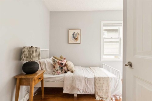 813 3 Avenue Nw, Calgary, AB - Indoor Photo Showing Bedroom