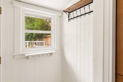 813 3 Avenue Nw, Calgary, AB - Indoor Photo Showing Other Room