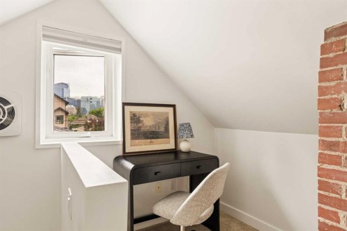 813 3 Avenue Nw, Calgary, AB - Indoor Photo Showing Other Room