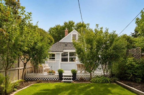 813 3 Avenue Nw, Calgary, AB - Outdoor
