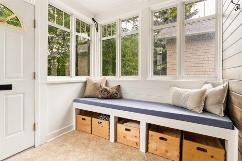 813 3 Avenue Nw, Calgary, AB - Indoor Photo Showing Other Room