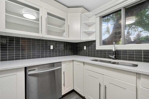 1608 3 Street Nw, Calgary, AB - Indoor Photo Showing Kitchen With Double Sink