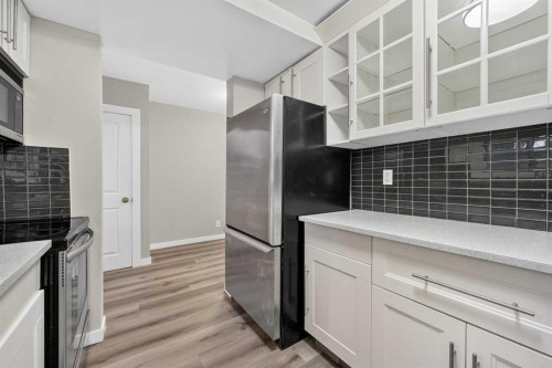 1608 3 Street Nw, Calgary, AB - Indoor Photo Showing Kitchen