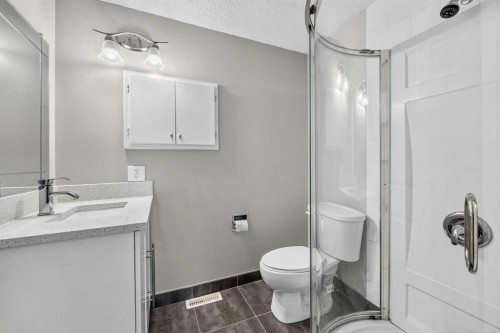 1608 3 Street Nw, Calgary, AB - Indoor Photo Showing Bathroom