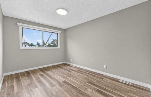 1608 3 Street Nw, Calgary, AB - Indoor Photo Showing Other Room