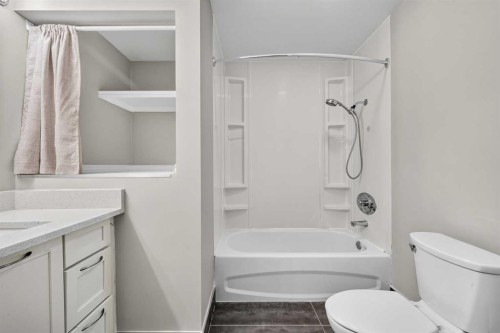 1608 3 Street Nw, Calgary, AB - Indoor Photo Showing Bathroom