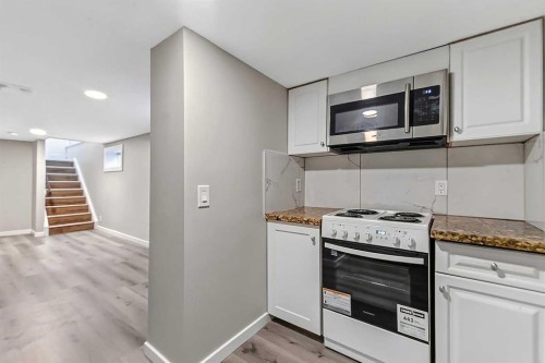 1608 3 Street Nw, Calgary, AB - Indoor Photo Showing Kitchen