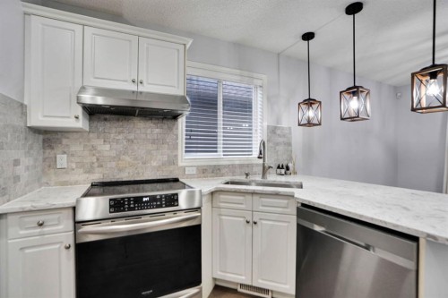 41 Millview Park Sw, Calgary, AB - Indoor Photo Showing Kitchen