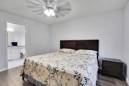 41 Millview Park Sw, Calgary, AB - Indoor Photo Showing Bedroom