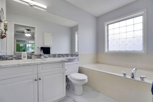41 Millview Park Sw, Calgary, AB - Indoor Photo Showing Bathroom