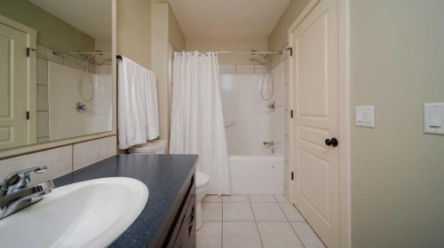 93 Cranleigh Heath Se, Calgary, AB - Indoor Photo Showing Bathroom