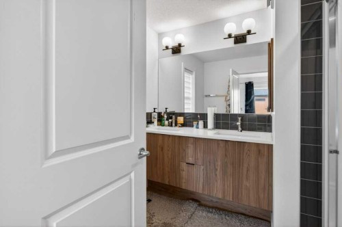 606-550 Seton Circle Se, Calgary, AB - Indoor Photo Showing Bathroom